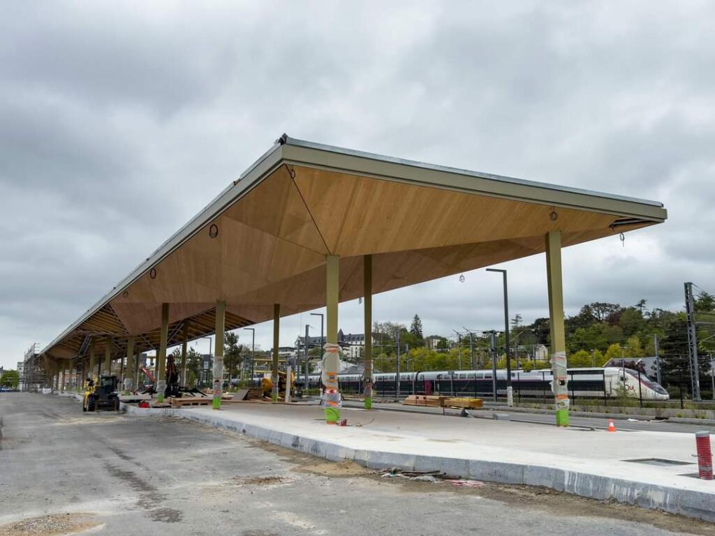 Quimper gare routière nouvel auvent bois rame TGV inoui FB Kibro Benjamin Lucas.jpg